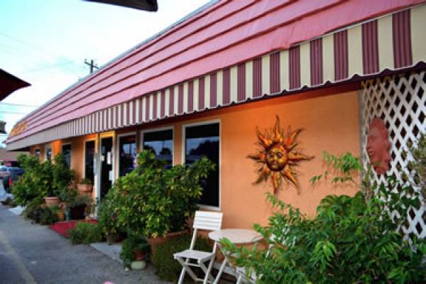 Venetian Hot Plate Linda and Maurice Halioua opened The Venetian Hot Plate in Port Aransas, Texas in 1995 after moving to the United States from the area of Venice, Italy. The Venetian Hot Plate offers quality cuisine and a quaint, yet energetic atmosphere, bringing a touch of Italy to this casual island in South Texas.
