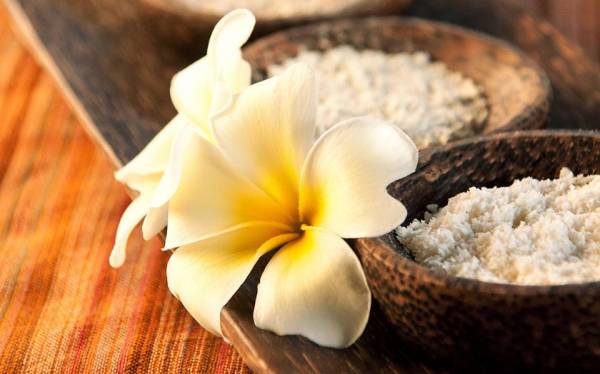Body lotions and flowers at a spa